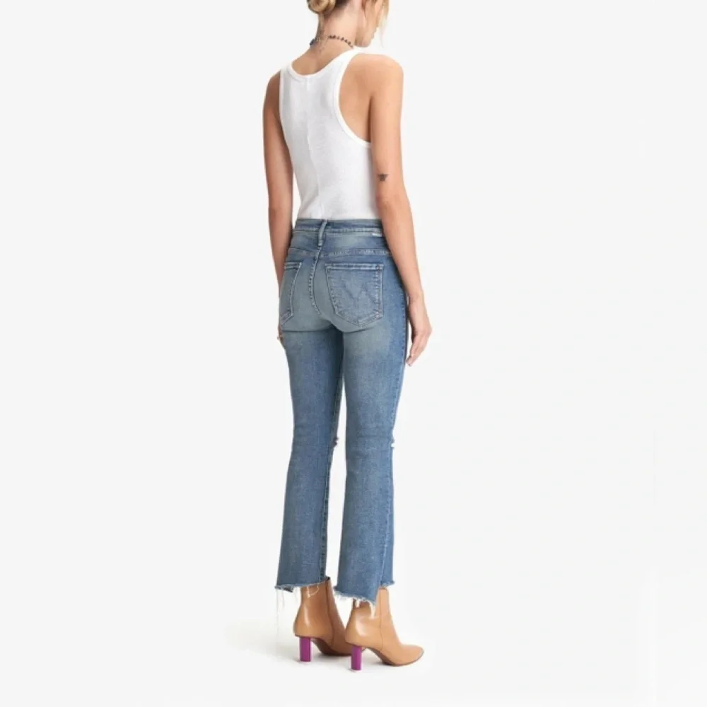 MOTHER The Insider Crop Step Fray Jeans Reckless on Shiny White Vespa​​​​ - Picture 4 of 13